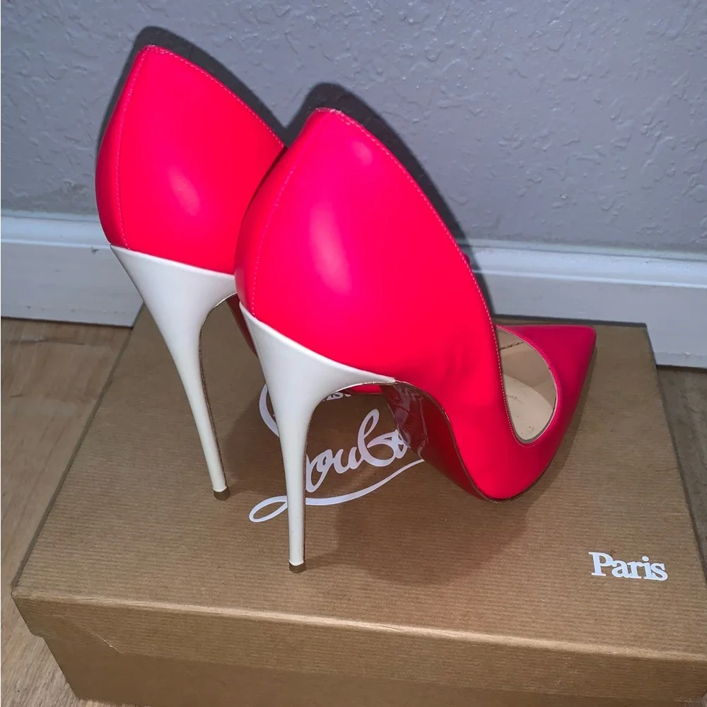 Christian Louboutin So Kate Heels - Picture 7 of 11